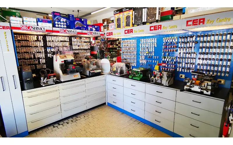 Foto di Chiavi Auto E Telecomandi Ferramenta Torretta