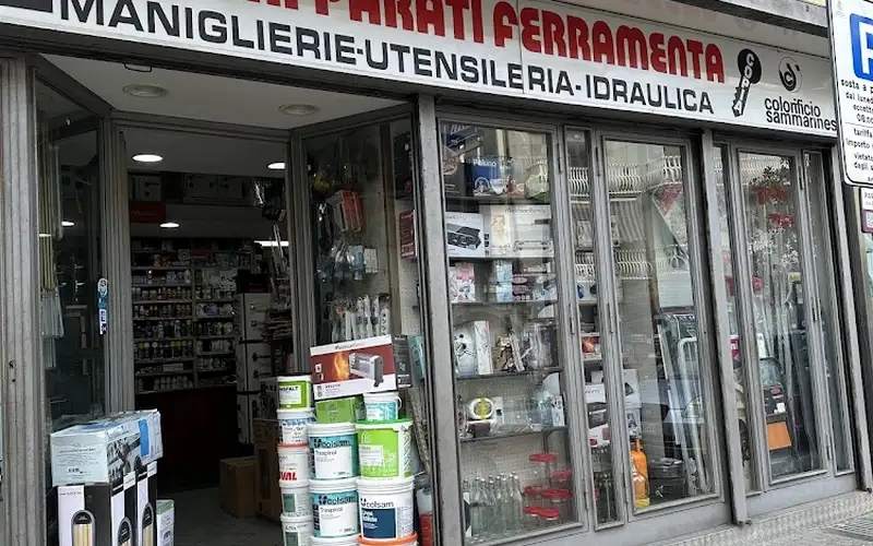Foto di Colori Parati Ferramenta
