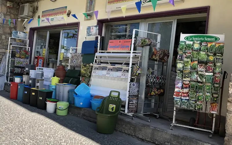 Foto di Colorificio E Ferramenta Di De Simone Giovanni