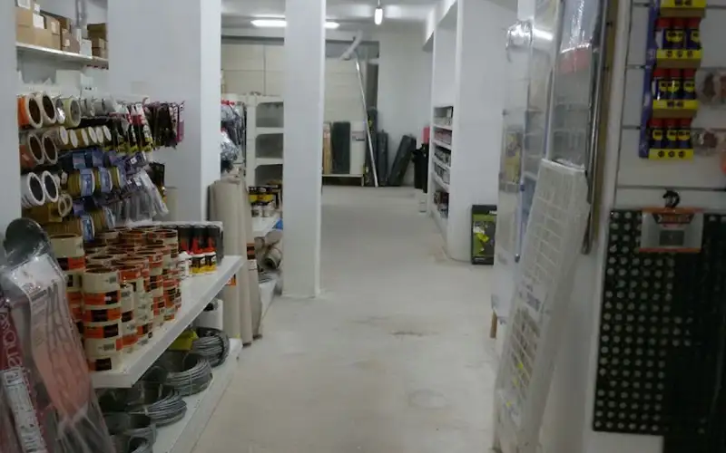 Foto di Ferramenta Adattabile