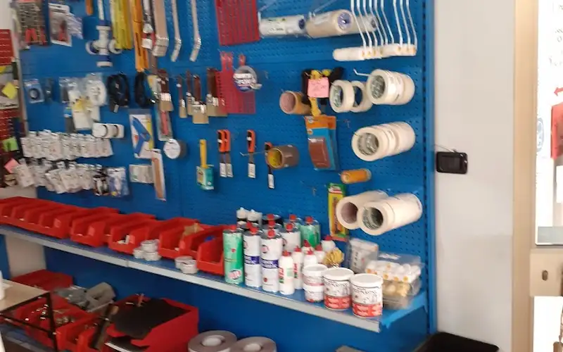 Foto di Ferramenta Casalinghi Colorificio Elettricità