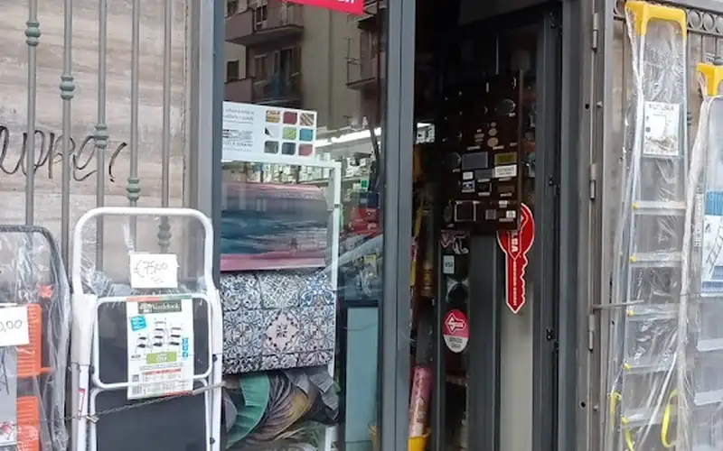 Foto di Ferramenta E Colori Salerno - Salerno