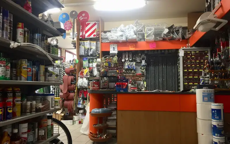 Foto di Ferramenta Fer Casa - Fornitura Esche Vive