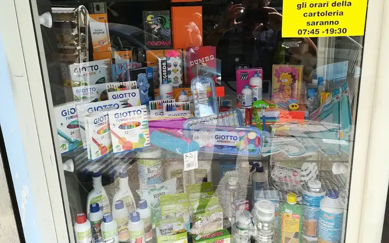 Foto di Ferramenta Idraulica Colori Mat. Elettrico