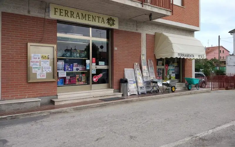 Foto di Ferramenta R