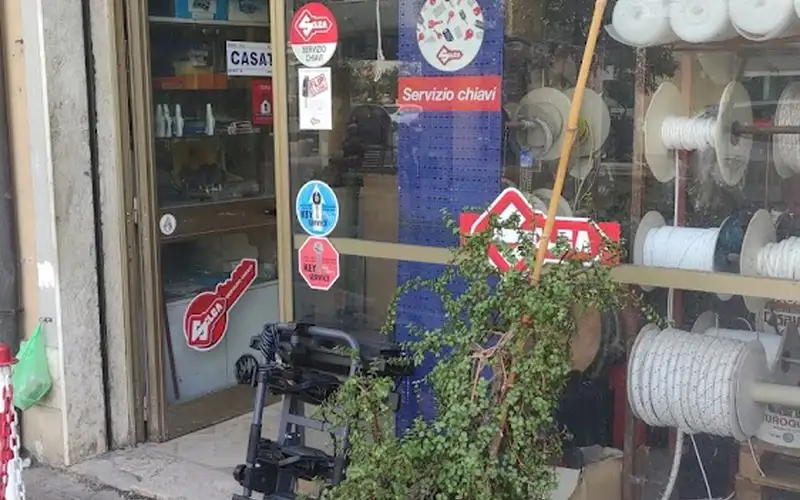 Foto di Ferramenta Roccioletti Manolo