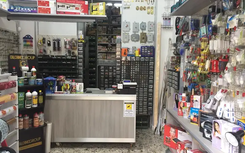 Foto di Innofer Colorificio - Chiavi Auto - Ferramenta