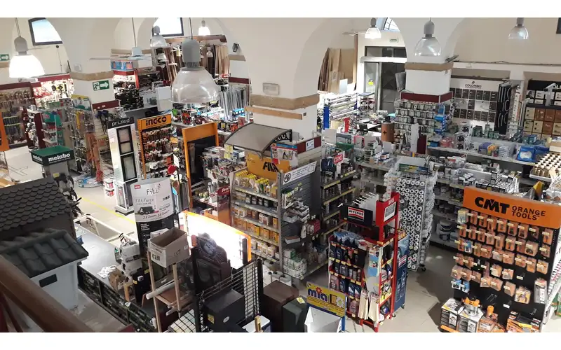 Foto di Taurino Ferramenta Di Luca E Giovanni Taurino Sas - Toolmarket Colori E Materiale Elettrico